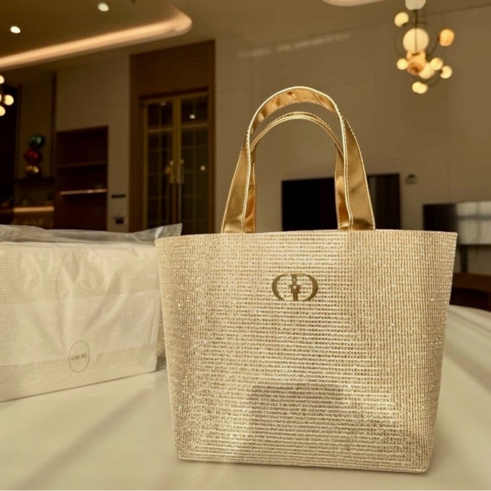 Dior bag Gold star Beauty Limited Holiday Gold Edition Bag Medium NWT 13x7.5x5 - Picture 1 of 12